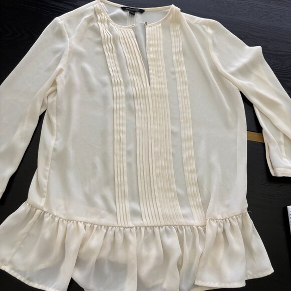 Banana Republic Semi-Sheer Tunic w/Ruffle Bottom Cream Size XS EUC - Picture 3 of 8